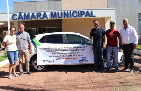 Município de Mariluz realizou a entrega oficial de implementos agrícolas, micro-ônibus e de um veículo Polo