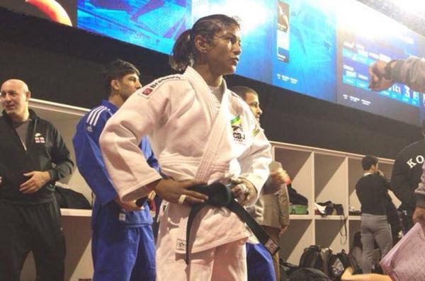 Sarah Menezes cai para campeã europeia e se despede do Grand Slam de Paris